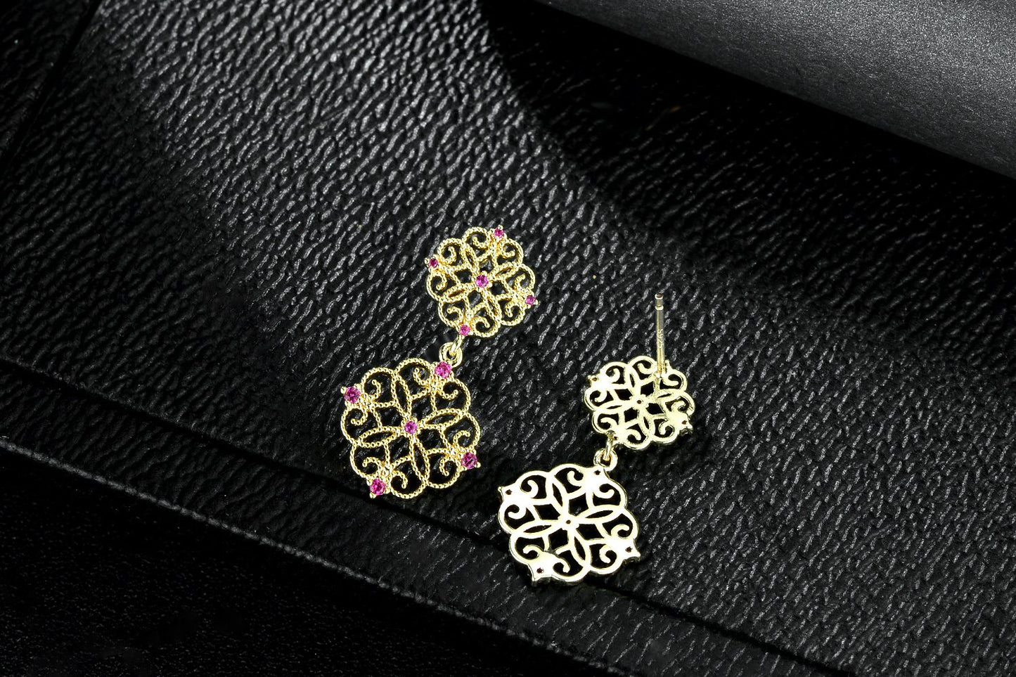 Japanese single metal lace carved hollow light luxury retro earrings with ear clip without ear hole - dianjiang-