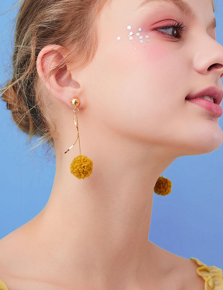 Gently ginger-colored hairball pendant earrings no ear socket clip girl - dianjiang-