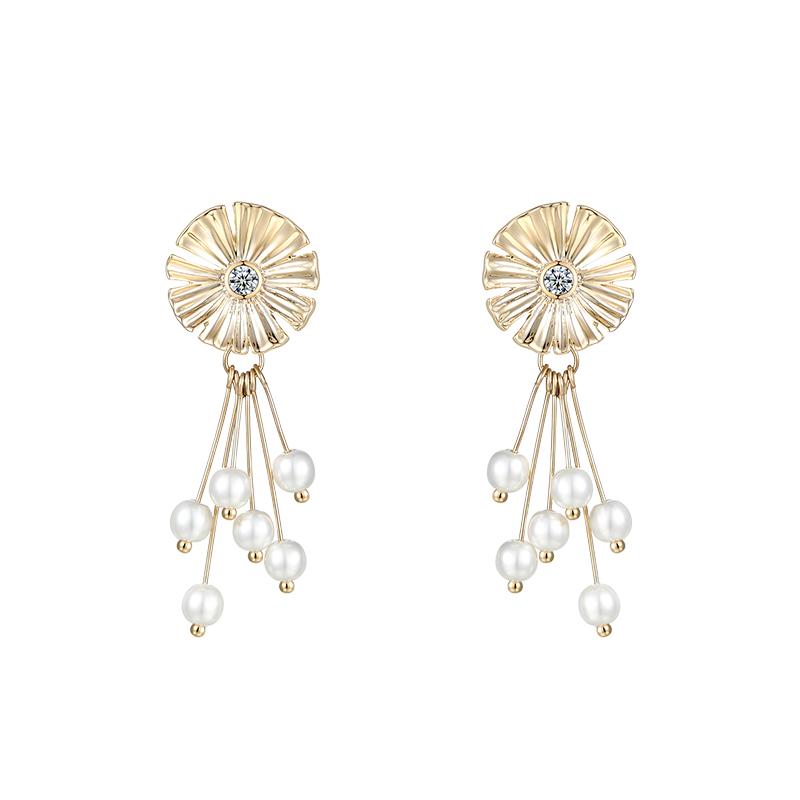 Fresh and gentle daisy flowers, sun flowers, pearl earrings, no ear holes, no pain for women - dianjiang-