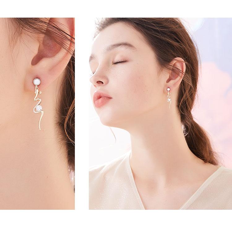 Simple design of European and American cold style s-snake-shaped gold inlaid Zircon Earrings no pain no ear hole earclip female - dianjiang-