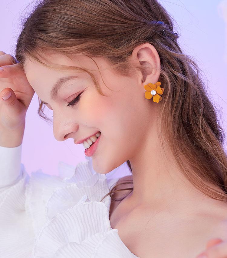 South Korea's new gentle little sister temperament Mo Landi orange turmeric flower earring earring earring female - dianjiang-