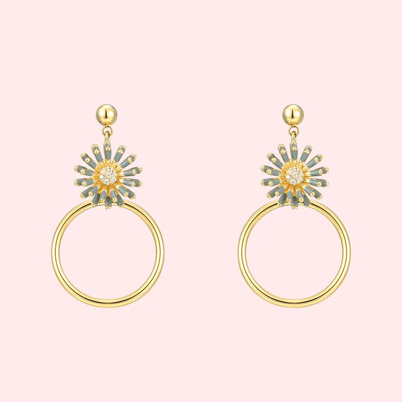 Fresh sweet and sweet Morandi blue gray daisy flower stud earrings painless earless ear clip - dianjiang-