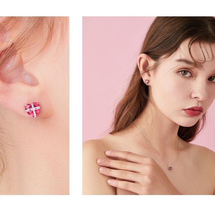 It's so hard! Seven zircons! Simple design sweet cross love ear nails no ear hole ear clip woman - dianjiang-