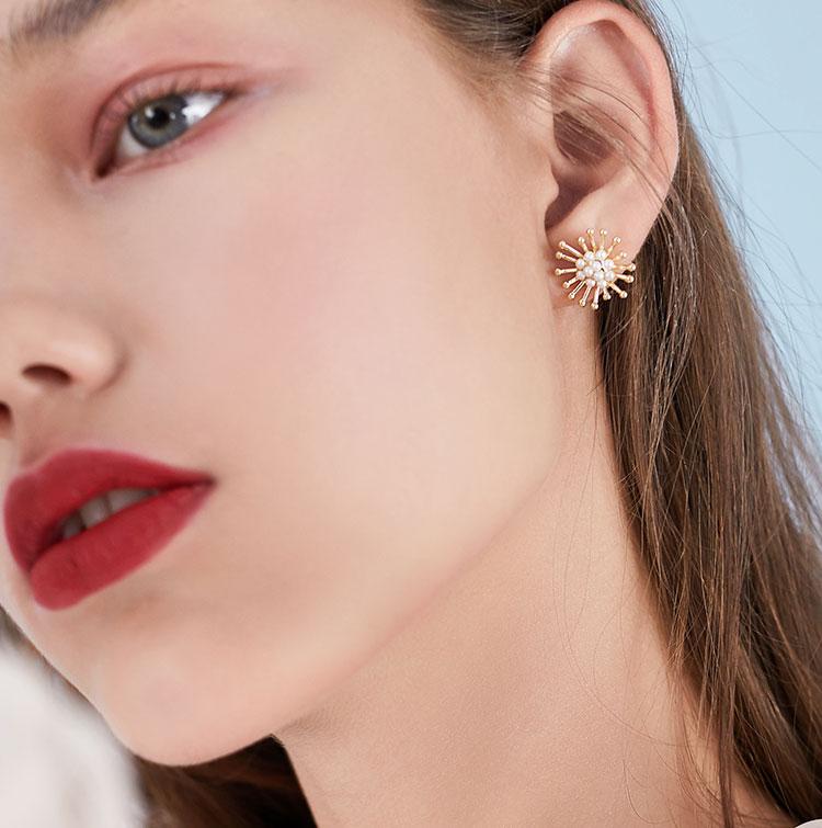 Tender little flower on the ear, delicate inlaid with rice bead, pearl flower, ear nail, earring, ear clip, female without ear hole - dianjiang-