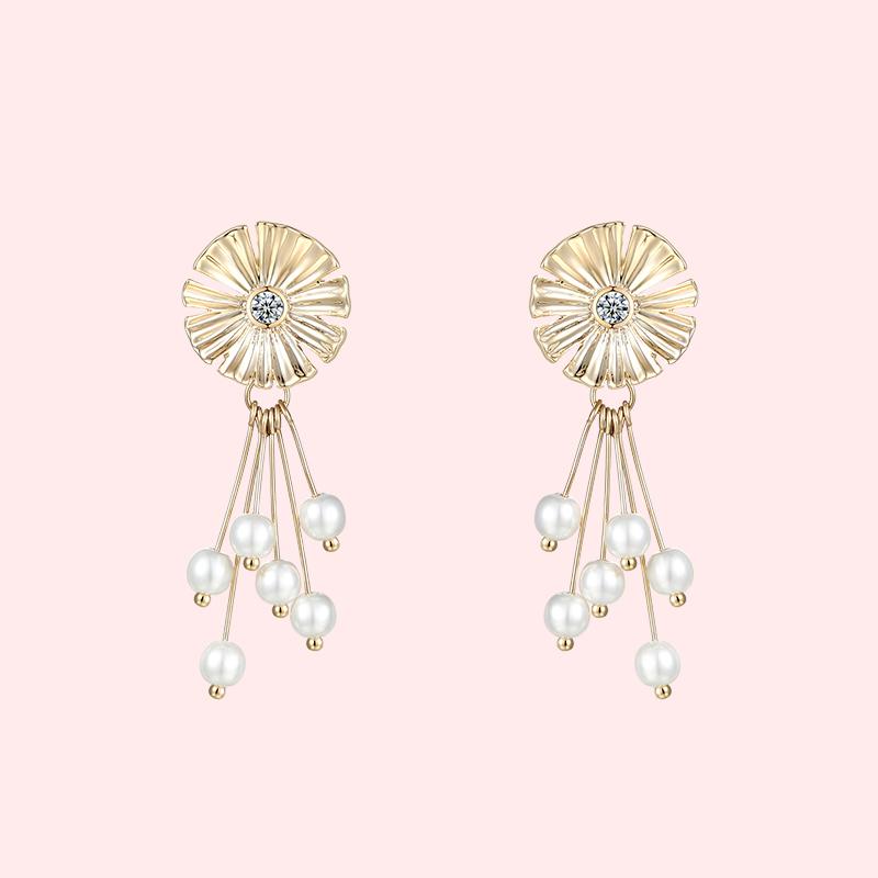 Fresh and gentle daisy flowers, sun flowers, pearl earrings, no ear holes, no pain for women - dianjiang-