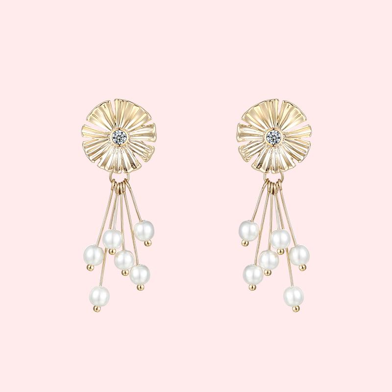 Fresh and gentle daisy flowers, sun flowers, pearl earrings, no ear holes, no pain for women - dianjiang-