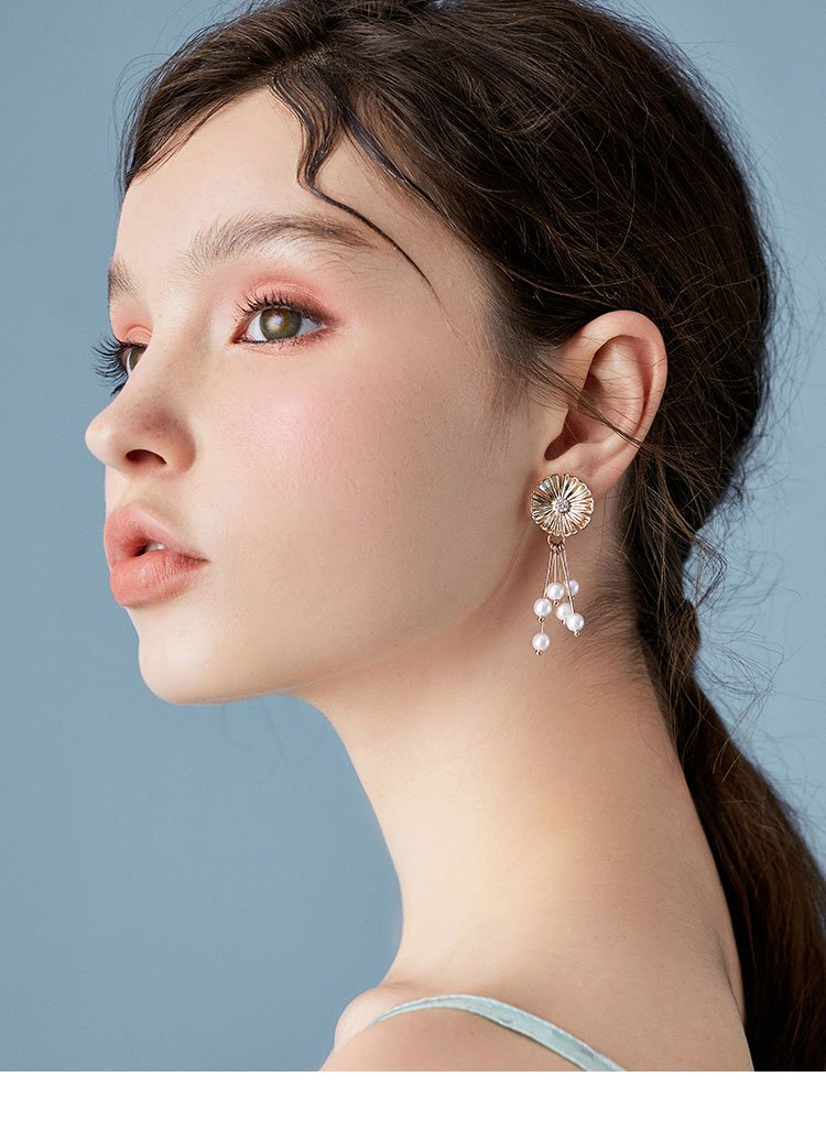 Fresh and gentle daisy flowers, sun flowers, pearl earrings, no ear holes, no pain for women - dianjiang-