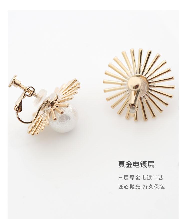 Design simple exaggerated personality light big flower daisy earrings ear clip earhole female Europe and the United States cold wind - dianjiang-