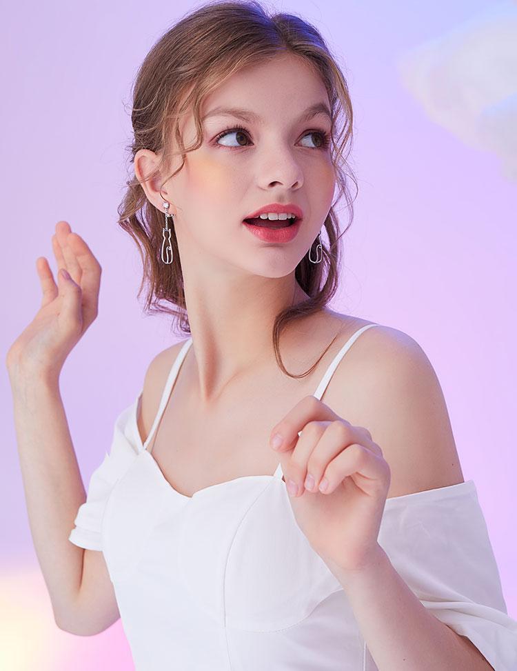 Original designer model minimalist small fresh cute metal hollow cat tassel earrings without ear holes ear clip female - dianjiang-