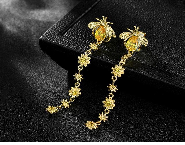 Clearance of the original 69.9 Flaw-free flannel bags do not return and do not change bees flower tassel ear clip - dianjiang-