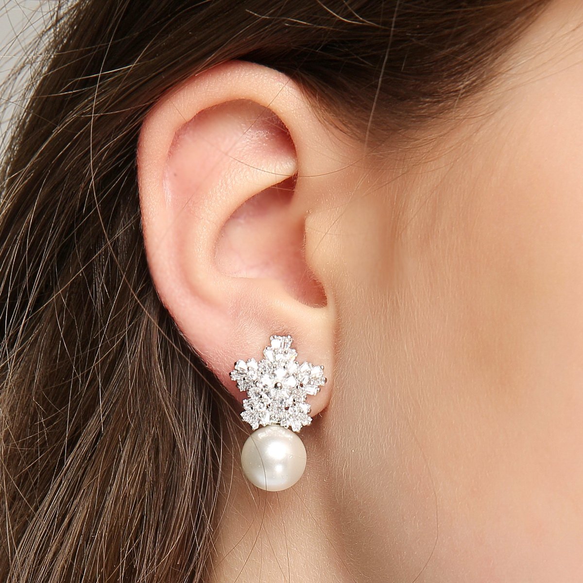 Special fairies, super beautiful snowflake, zircon, pearl, earrings, earless clip, female, European, American and Korean temperament - dianjiang-