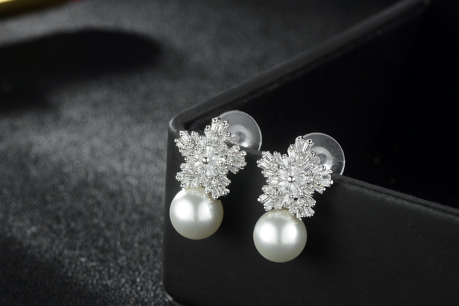 Special fairies, super beautiful snowflake, zircon, pearl, earrings, earless clip, female, European, American and Korean temperament - dianjiang-