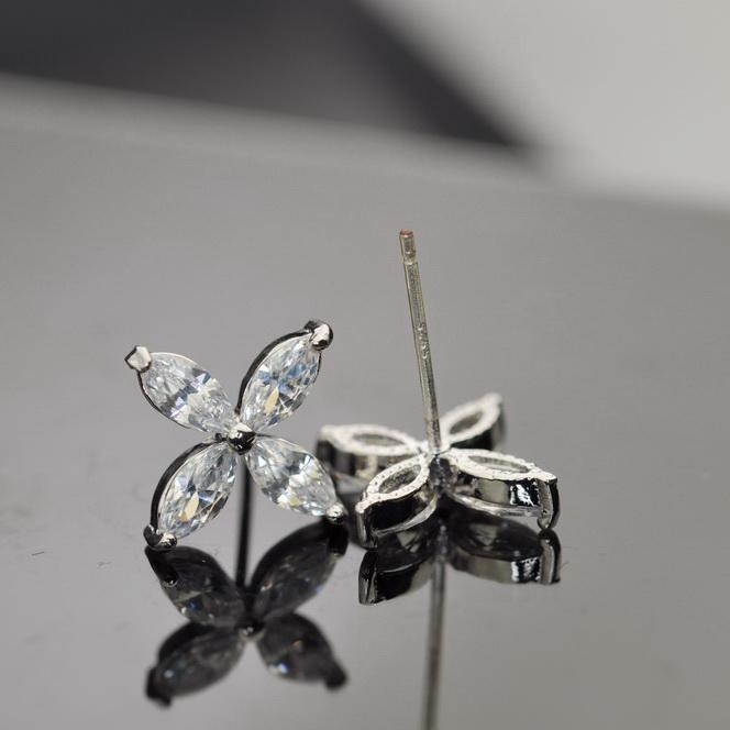 Zhou Dongyu, four leaf grass, zircon crystal earrings, ear clip, no ear hole, female earrings, lovely Japanese and Korean Earrings - dianjiang-