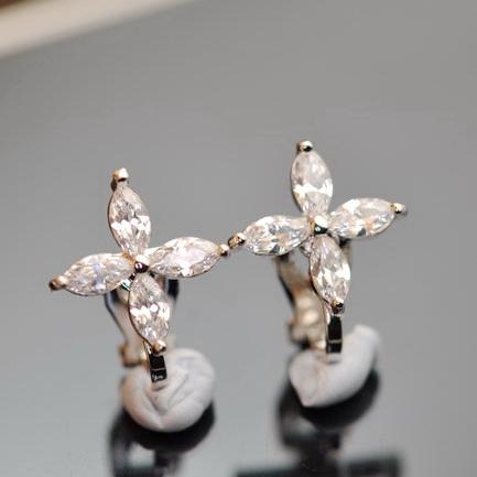 Zhou Dongyu, four leaf grass, zircon crystal earrings, ear clip, no ear hole, female earrings, lovely Japanese and Korean Earrings - dianjiang-