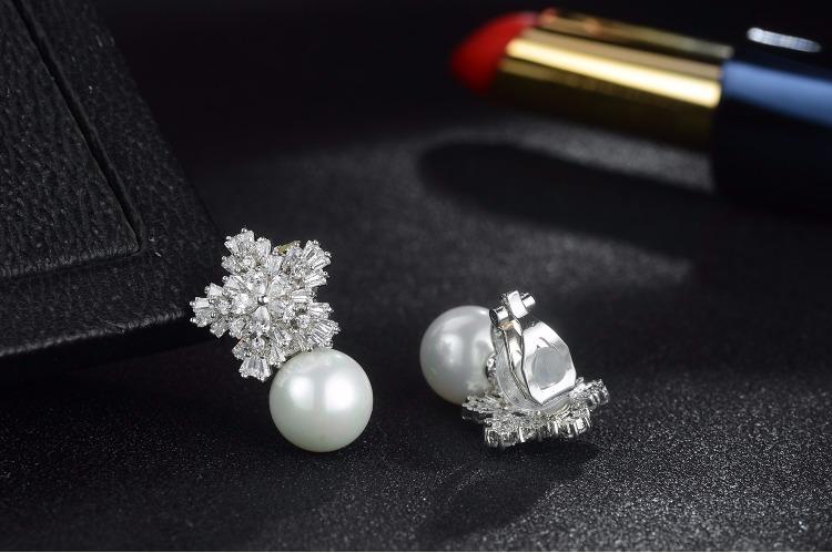 Special fairies, super beautiful snowflake, zircon, pearl, earrings, earless clip, female, European, American and Korean temperament - dianjiang-